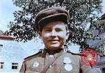 Standbild russische Soldaten Torgau Deutschland, 1945, aus Sekunde 39 historischem Filmmaterial Videoclip 65675060152