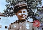 Standbild russische Soldaten Torgau Deutschland, 1945, aus Sekunde 40 historischem Filmmaterial Videoclip 65675060152