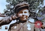 Standbild russische Soldaten Torgau Deutschland, 1945, aus Sekunde 41 historischem Filmmaterial Videoclip 65675060152