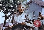 Standbild russische Soldaten Torgau Deutschland, 1945, aus Sekunde 47 historischem Filmmaterial Videoclip 65675060152