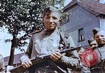 Standbild russische Soldaten Torgau Deutschland, 1945, aus Sekunde 48 historischem Filmmaterial Videoclip 65675060152