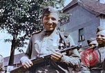 Standbild russische Soldaten Torgau Deutschland, 1945, aus Sekunde 53 historischem Filmmaterial Videoclip 65675060152