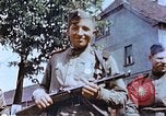 Standbild russische Soldaten Torgau Deutschland, 1945, aus Sekunde 56 historischem Filmmaterial Videoclip 65675060152