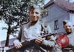 Standbild russische Soldaten Torgau Deutschland, 1945, aus Sekunde 58 historischem Filmmaterial Videoclip 65675060152