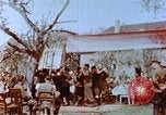 Standbild russische Soldaten Torgau Deutschland, 1945, aus Sekunde 7 historischem Filmmaterial Videoclip 65675060153