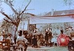 Standbild russische Soldaten Torgau Deutschland, 1945, aus Sekunde 10 historischem Filmmaterial Videoclip 65675060153