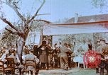 Standbild russische Soldaten Torgau Deutschland, 1945, aus Sekunde 14 historischem Filmmaterial Videoclip 65675060153