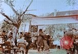 Standbild russische Soldaten Torgau Deutschland, 1945, aus Sekunde 17 historischem Filmmaterial Videoclip 65675060153