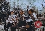 Standbild russische Soldaten Torgau Deutschland, 1945, aus Sekunde 22 historischem Filmmaterial Videoclip 65675060153