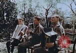 Standbild russische Soldaten Torgau Deutschland, 1945, aus Sekunde 28 historischem Filmmaterial Videoclip 65675060153