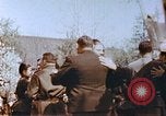 Standbild russische Soldaten Torgau Deutschland, 1945, aus Sekunde 41 historischem Filmmaterial Videoclip 65675060153