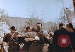 Standbild russische Soldaten Torgau Deutschland, 1945, aus Sekunde 43 historischem Filmmaterial Videoclip 65675060153