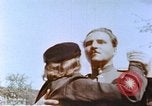 Standbild russische Soldaten Torgau Deutschland, 1945, aus Sekunde 51 historischem Filmmaterial Videoclip 65675060153