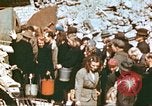 Immagine di Civili tedesco Nürnberg Germania, 1945, secondo 56 filmato di repertorio 65675060155