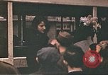 Immagine di Liberato il francese rimpatriati Parigi Francia, 1945, secondo 32 filmato di repertorio 65675060158