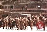 Immagine di Liberato il francese rimpatriati Parigi Francia, 1945, secondo 42 filmato di repertorio 65675060158