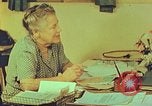 Standbild Bemühungen Arbeit zu finden und Wiederansiedlung Japanese-Americans in WW II California United States USA, 1943, aus Sekunde 17 historischem Filmmaterial Videoclip 65675060174