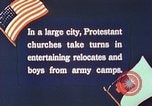 Immagine di Chiese sponsor delle attività sociali per Japanese-American soldati in W United States USA, 1943, secondo 4 filmato di repertorio 65675060177