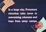 Immagine di Chiese sponsor delle attività sociali per Japanese-American soldati in W United States USA, 1943, secondo 6 filmato di repertorio 65675060177