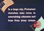 Immagine di Chiese sponsor delle attività sociali per Japanese-American soldati in W United States USA, 1943, secondo 10 filmato di repertorio 65675060177