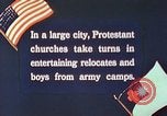 Immagine di Chiese sponsor delle attività sociali per Japanese-American soldati in W United States USA, 1943, secondo 11 filmato di repertorio 65675060177