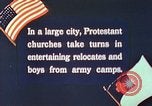 Immagine di Chiese sponsor delle attività sociali per Japanese-American soldati in W United States USA, 1943, secondo 12 filmato di repertorio 65675060177