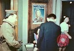Immagine di Chiese sponsor delle attività sociali per Japanese-American soldati in W United States USA, 1943, secondo 14 filmato di repertorio 65675060177