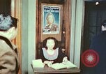 Immagine di Chiese sponsor delle attività sociali per Japanese-American soldati in W United States USA, 1943, secondo 20 filmato di repertorio 65675060177