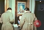 Immagine di Chiese sponsor delle attività sociali per Japanese-American soldati in W United States USA, 1943, secondo 24 filmato di repertorio 65675060177