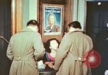 Immagine di Chiese sponsor delle attività sociali per Japanese-American soldati in W United States USA, 1943, secondo 26 filmato di repertorio 65675060177