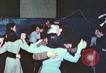 Immagine di Chiese sponsor delle attività sociali per Japanese-American soldati in W United States USA, 1943, secondo 33 filmato di repertorio 65675060177