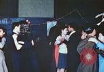 Immagine di Chiese sponsor delle attività sociali per Japanese-American soldati in W United States USA, 1943, secondo 37 filmato di repertorio 65675060177