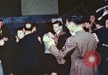 Immagine di Chiese sponsor delle attività sociali per Japanese-American soldati in W United States USA, 1943, secondo 41 filmato di repertorio 65675060177