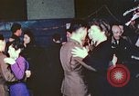 Immagine di Chiese sponsor delle attività sociali per Japanese-American soldati in W United States USA, 1943, secondo 43 filmato di repertorio 65675060177