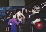 Immagine di Chiese sponsor delle attività sociali per Japanese-American soldati in W United States USA, 1943, secondo 46 filmato di repertorio 65675060177