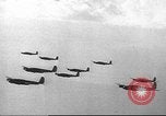 Standbild B-24 Liberator Bomber Pazifik, 1943, aus Sekunde 29 historischem Filmmaterial Videoclip 65675060184