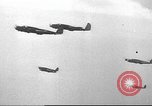 Standbild B-24 Liberator Bomber Pazifik, 1943, aus Sekunde 42 historischem Filmmaterial Videoclip 65675060184