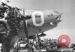 Standbild B-24 Liberator Bomber Pazifik, 1943, aus Sekunde 62 historischem Filmmaterial Videoclip 65675060184