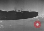 Standbild B-24 Liberator Bomber China, 1943, aus Sekunde 34 historischem Filmmaterial Videoclip 65675060192