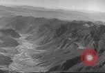Standbild B-24 Liberator Bomber China, 1943, aus Sekunde 56 historischem Filmmaterial Videoclip 65675060192