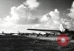 Standbild B-29 Superfrotress Ebenen Saipan Nördliche Marianen, 1945, aus Sekunde 31 historischem Filmmaterial Videoclip 65675060196