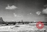 Standbild B-29 Superfrotress Ebenen Saipan Nördliche Marianen, 1945, aus Sekunde 33 historischem Filmmaterial Videoclip 65675060196
