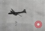 Standbild B-29 Superfrotress Ebenen Saipan Nördliche Marianen, 1945, aus Sekunde 62 historischem Filmmaterial Videoclip 65675060196