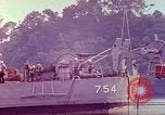 Image endommagé destroyer américain Frank E Evans (DD-754) Subic Bay Philippines, 1969, de la seconde 17 séquences d'archives historiques vidéo 65675060216