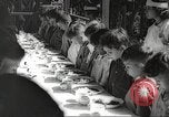 Immagine di I bambini hanno pasti Puerto Rico, 1931, secondo 25 filmato di repertorio 65675060226