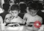 Immagine di I bambini hanno pasti Puerto Rico, 1931, secondo 43 filmato di repertorio 65675060226