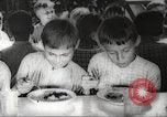 Immagine di I bambini hanno pasti Puerto Rico, 1931, secondo 48 filmato di repertorio 65675060226