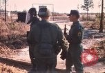 Standbild USA Soldaten Fort Bragg North Carolina USA, 1969, aus Sekunde 37 historischem Filmmaterial Videoclip 65675060241