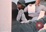 Standbild Wehrpflichtigen der freiwilligen Armee United States USA, 1970, aus Sekunde 10 historischem Filmmaterial Videoclip 65675060243