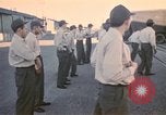 Standbild Wehrpflichtigen der freiwilligen Armee United States USA, 1970, aus Sekunde 48 historischem Filmmaterial Videoclip 65675060244